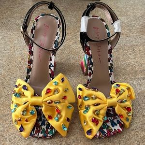 Besty Johnson Never worn got a spot on the back of one of the shoes 👠